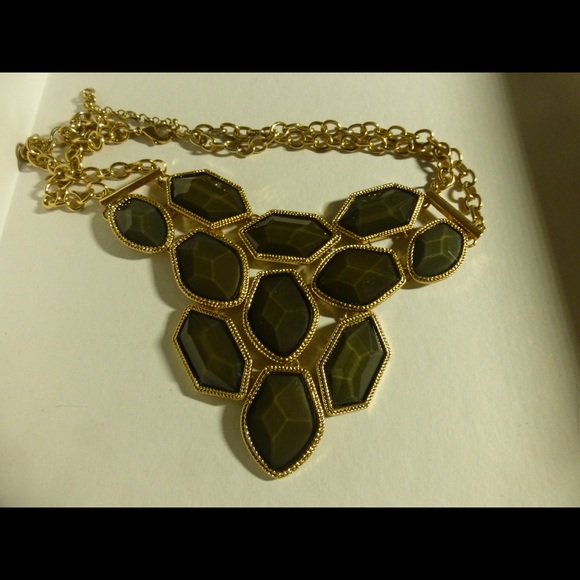 Gold deep green statement neckless - Picture 4 of 9